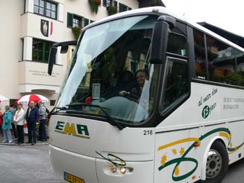 viele Busse in Westendorf