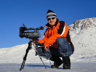 2-Peter beim Filmen in Greenland02